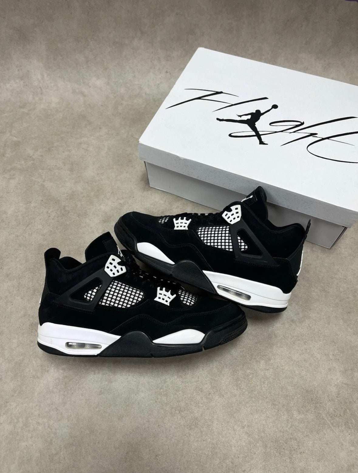 * AUTHENTIC * Jordan 4 Retro White Thunder