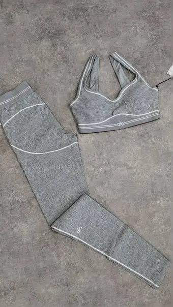 * AUTHENTIC * Alo Yoga Set