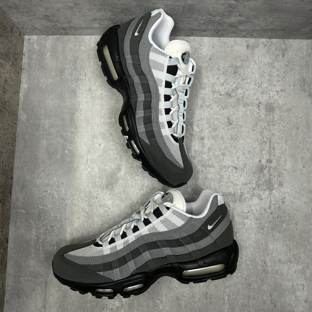 * AUTHENTIC * Nike Air Max 95