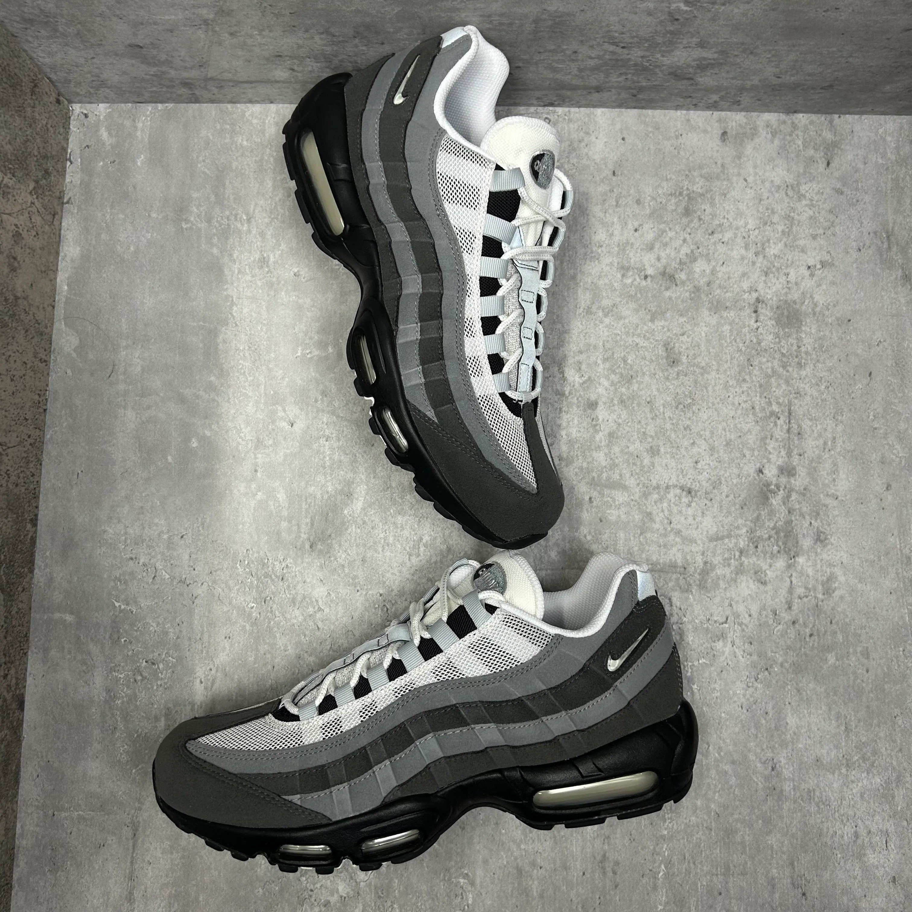 * AUTHENTIC * Nike Air Max 95