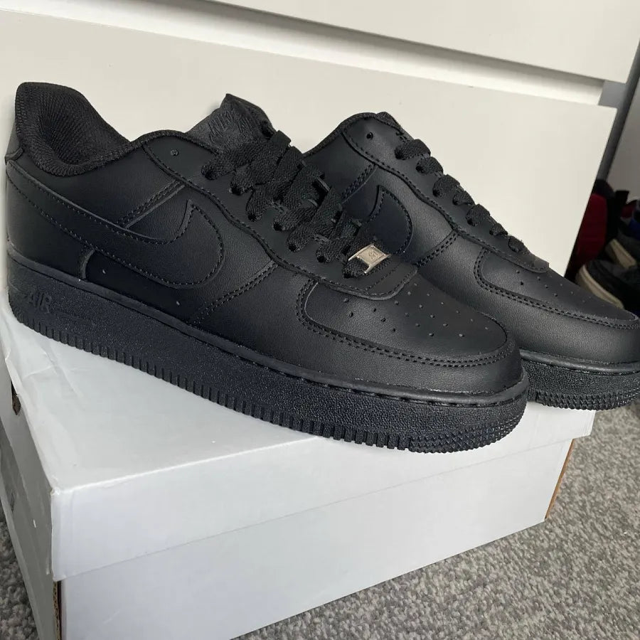 * AUTHENTIC * Nike Air Force 1