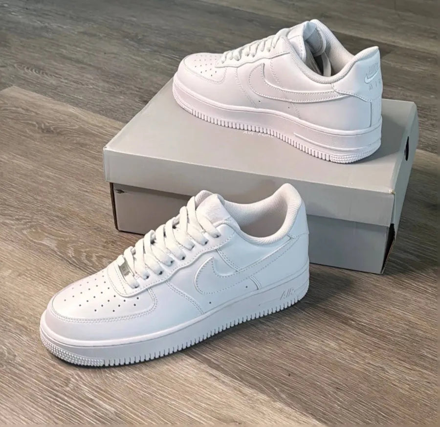 * AUTHENTIC * Nike Air Force 1