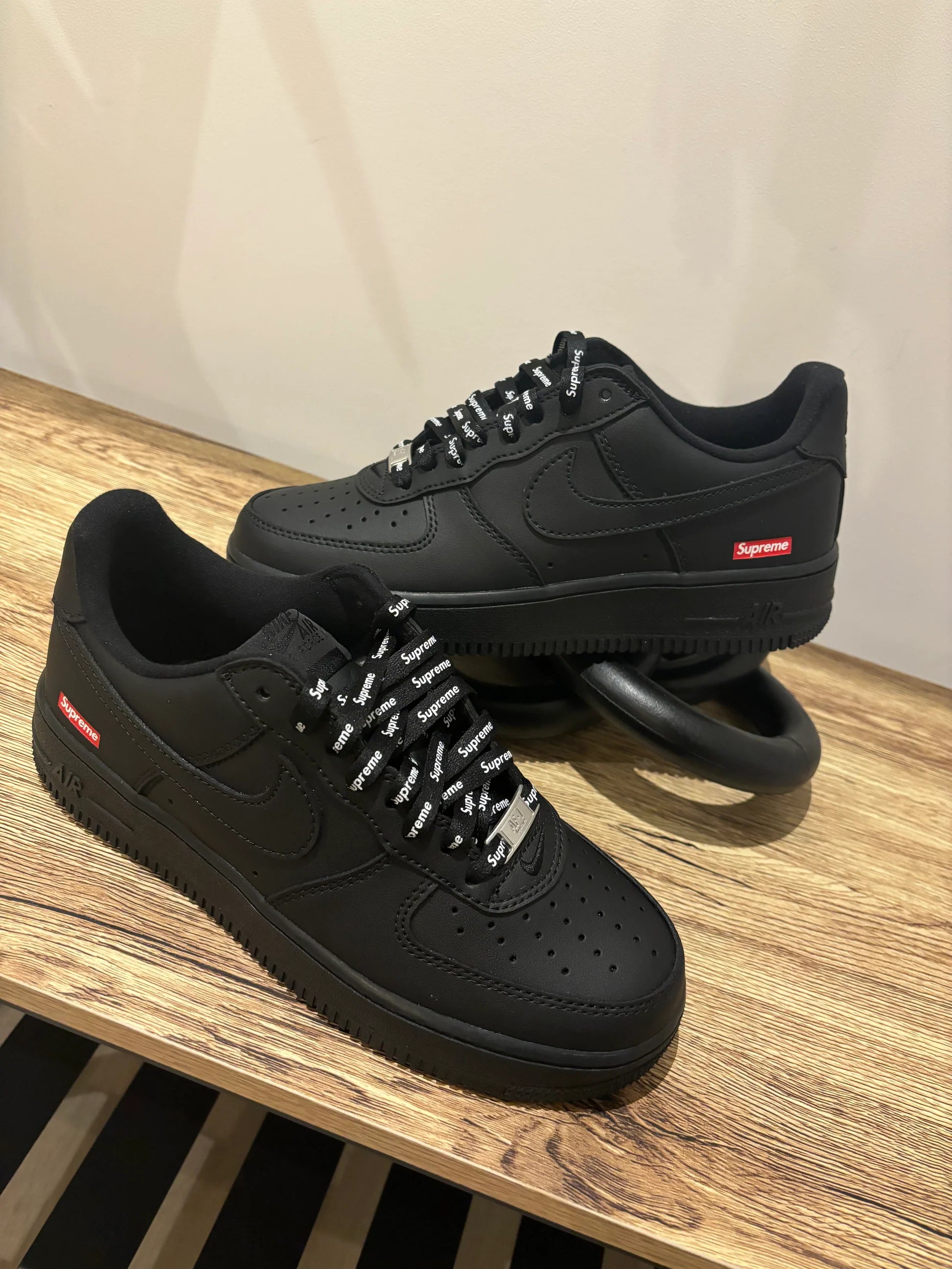 * AUTHENTIC * OLD SEASON Supreme Air Force 1
